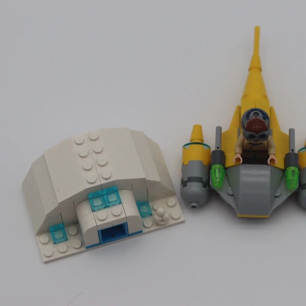 LEGO Star Wars Naboo Starfighter Anakin Skywalker Minifigure & Igloo Build - Picture 11 of 12
